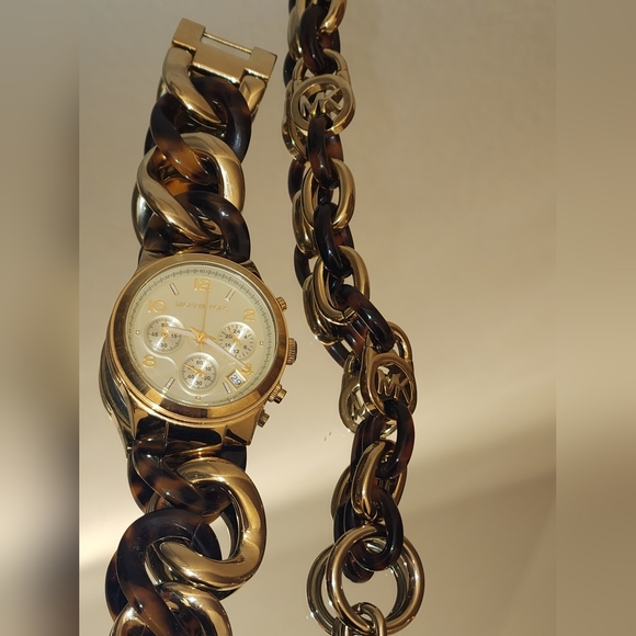 Michael Kors animal print watch & bracelet - Picture 10 of 11